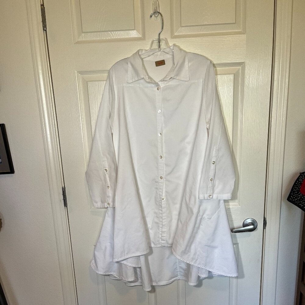 Tulip cotton shirt, size Medium.  White.
